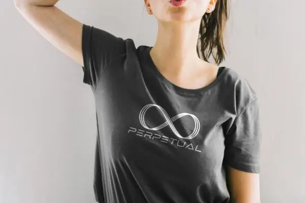 Free-Female-model-tshirt